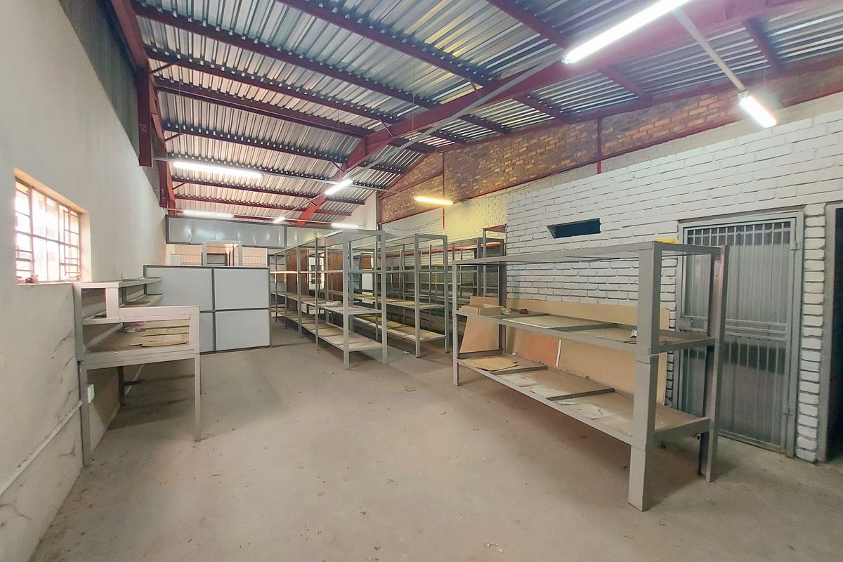 High-Yield Commercial Opportunity – Shopfronts, Offices & 20-Car Parking on Prime Main Road - Photo 3