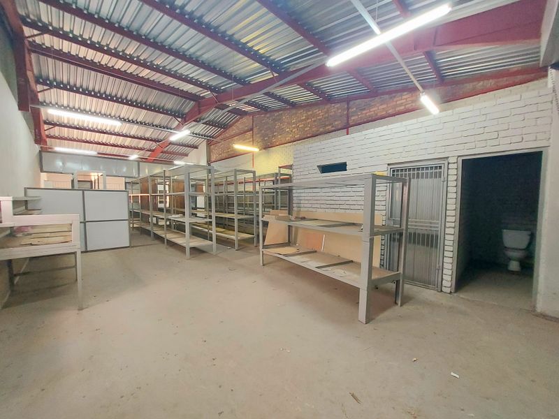 High-Yield Commercial Opportunity – Shopfronts, Offices & 20-Car Parking on Prime Main Road - Photo 4