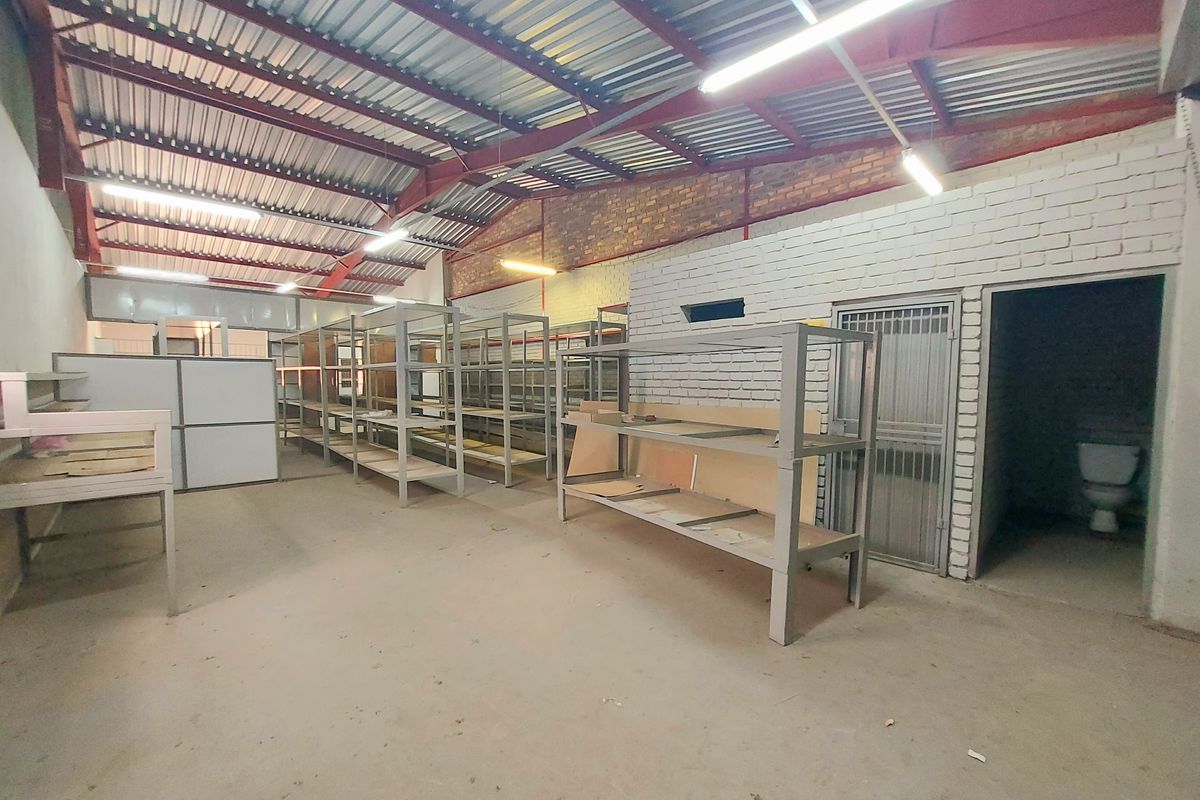 High-Yield Commercial Opportunity – Shopfronts, Offices & 20-Car Parking on Prime Main Road - Photo 4