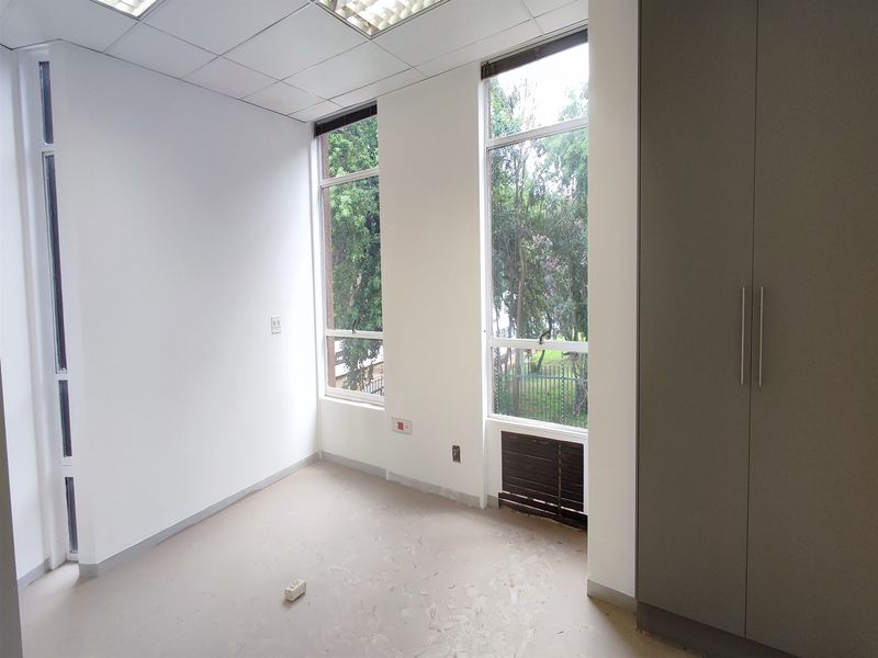 Offices to let in Rosebank - Photo 8