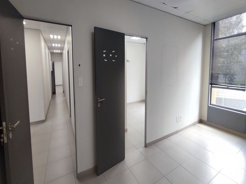 Offices to let in Rosebank - Photo 8