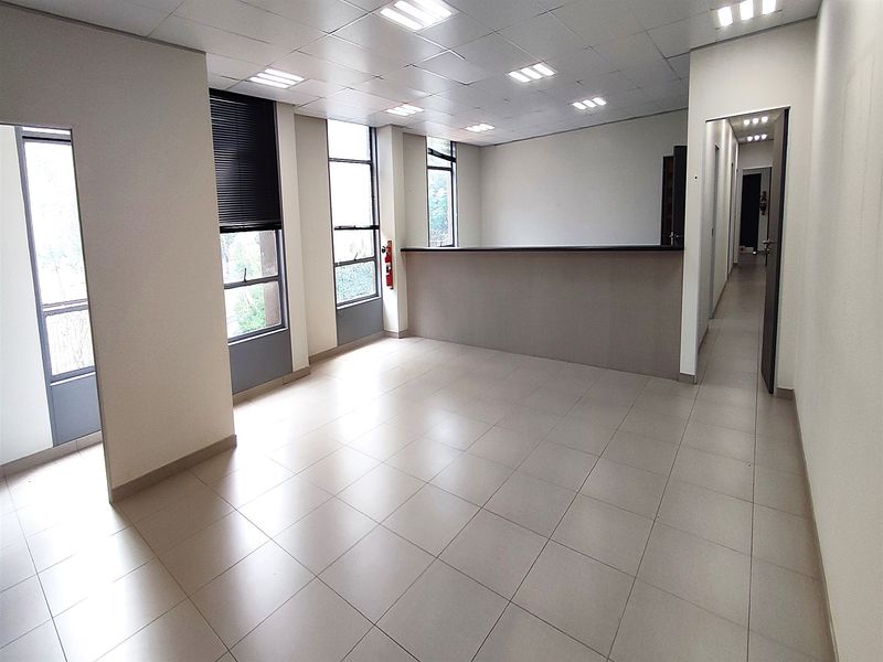 Offices to let in Rosebank - Photo 2