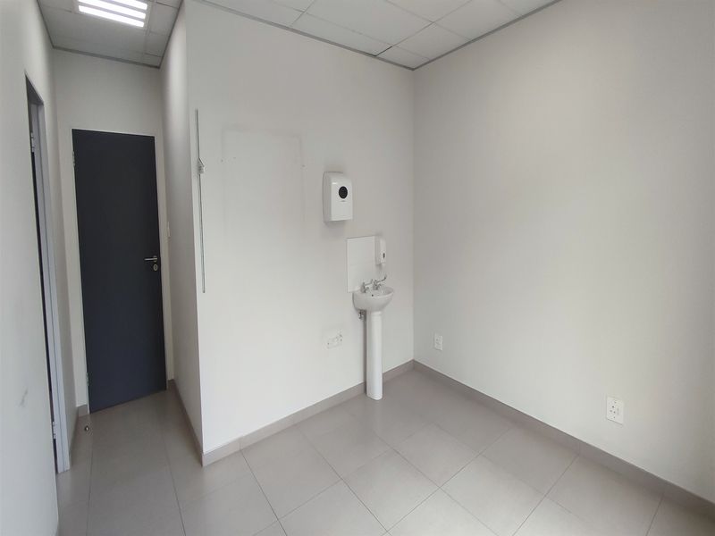 Offices to let in Rosebank - Photo 9
