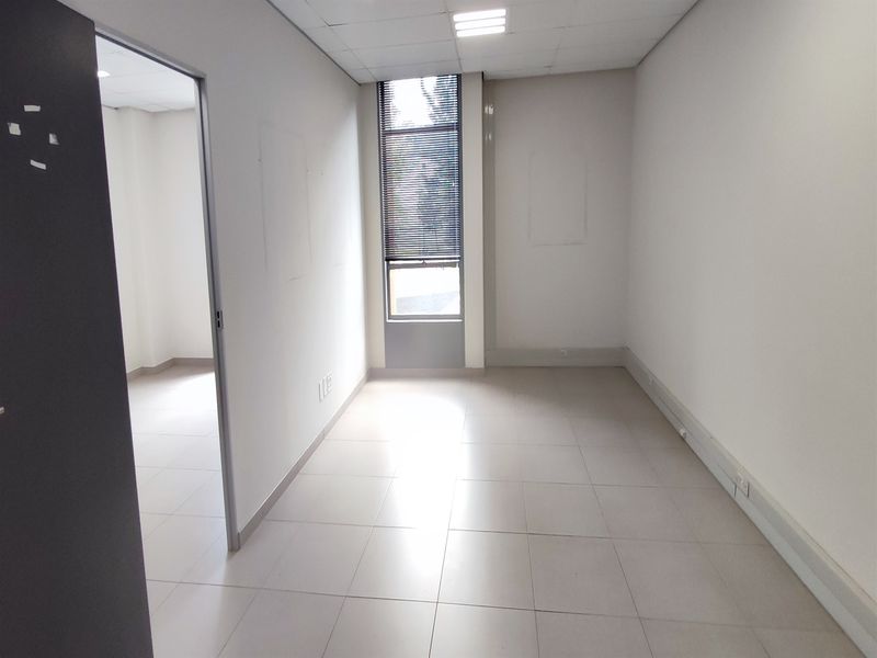 Offices to let in Rosebank - Photo 7