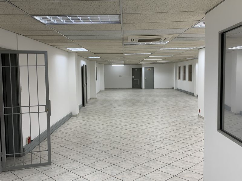 Warehouse to let in Paulshof - Photo 4