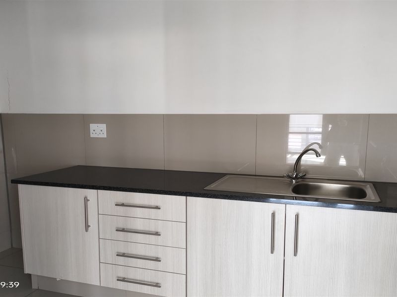 424m2  Warehouse  - FOR SALE R3 943 200 plus vat - Photo 9