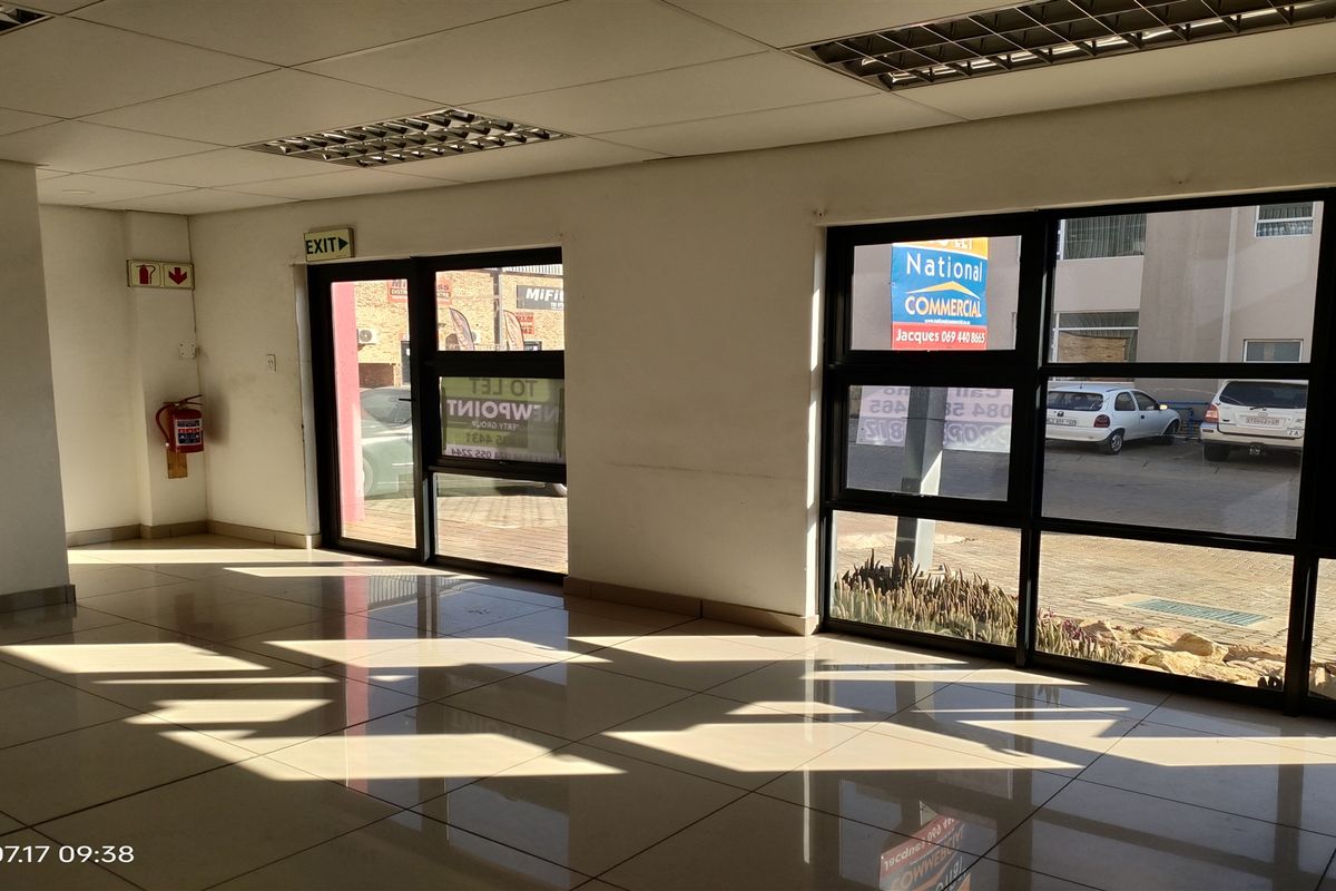 424m2  Warehouse  - FOR SALE R3 943 200 plus vat - Photo 2