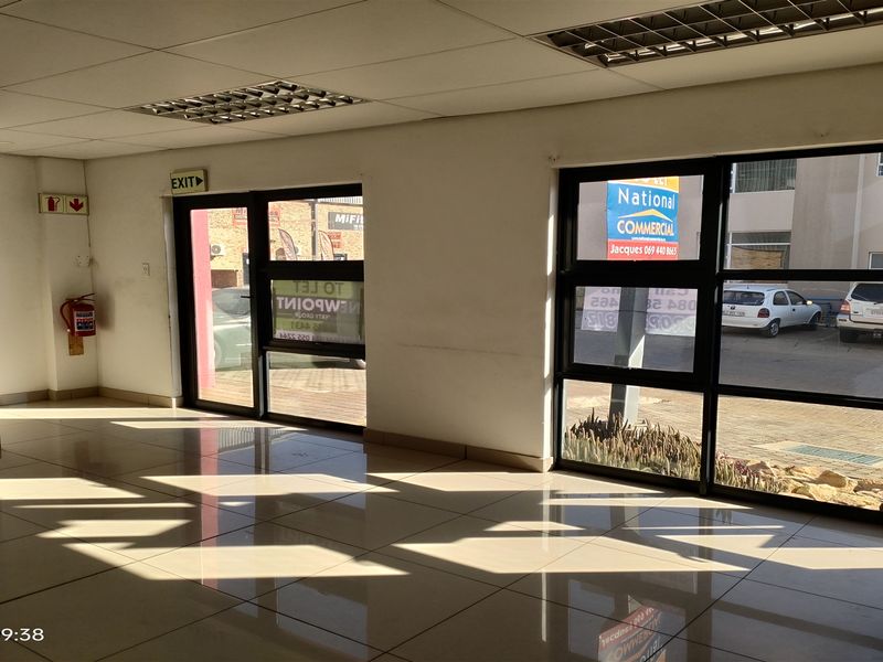 424m2  Warehouse  - FOR SALE R3 943 200 plus vat - Photo 2