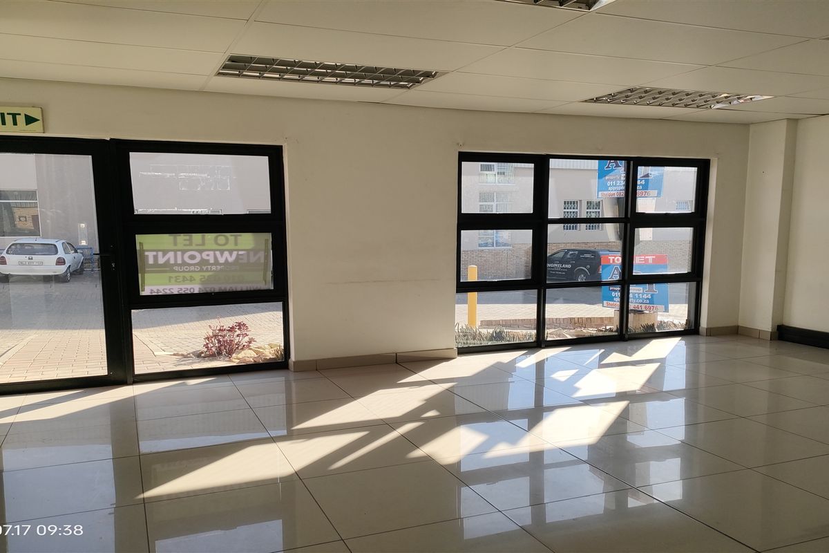 424m2  Warehouse  - FOR SALE R3 943 200 plus vat - Photo 5