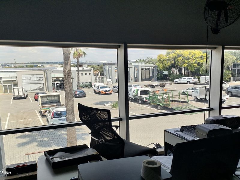 700m2  Warehouse  - TO LEASE - Photo 5