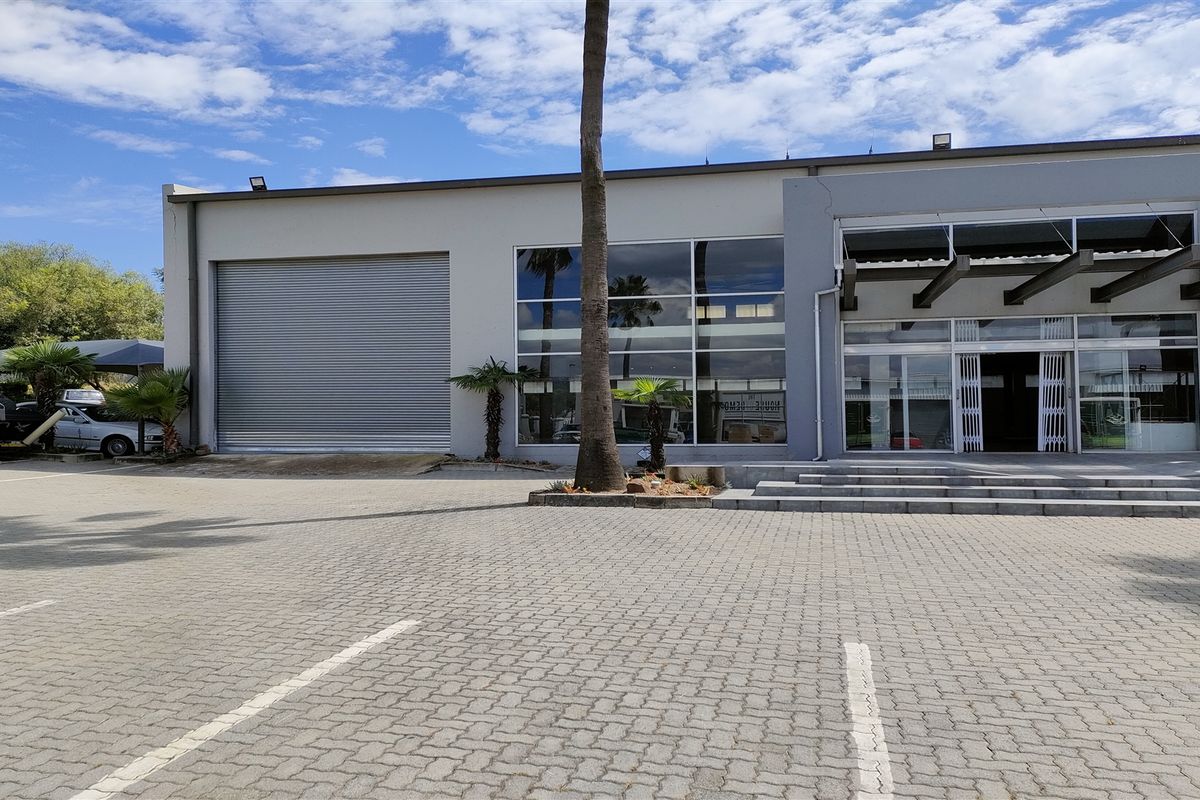 700m2  Warehouse  - TO LEASE - Photo 4