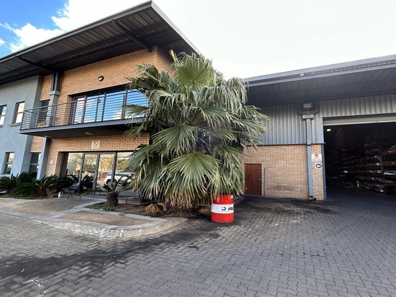2358m2  Warehouse  - TO LEASE - Photo 4