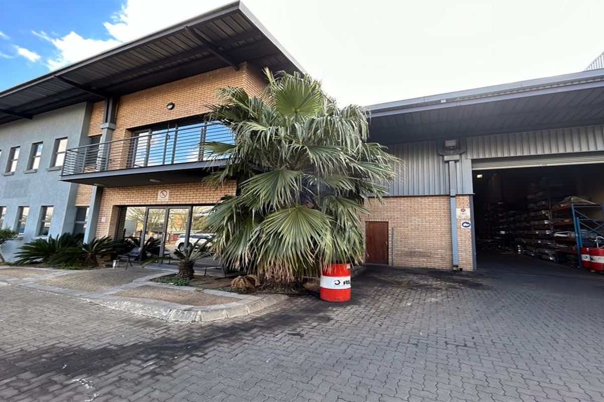 2358m2  Warehouse  - TO LEASE - Photo 4