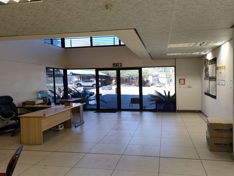 2358m2  Warehouse  - TO LEASE - Photo 7