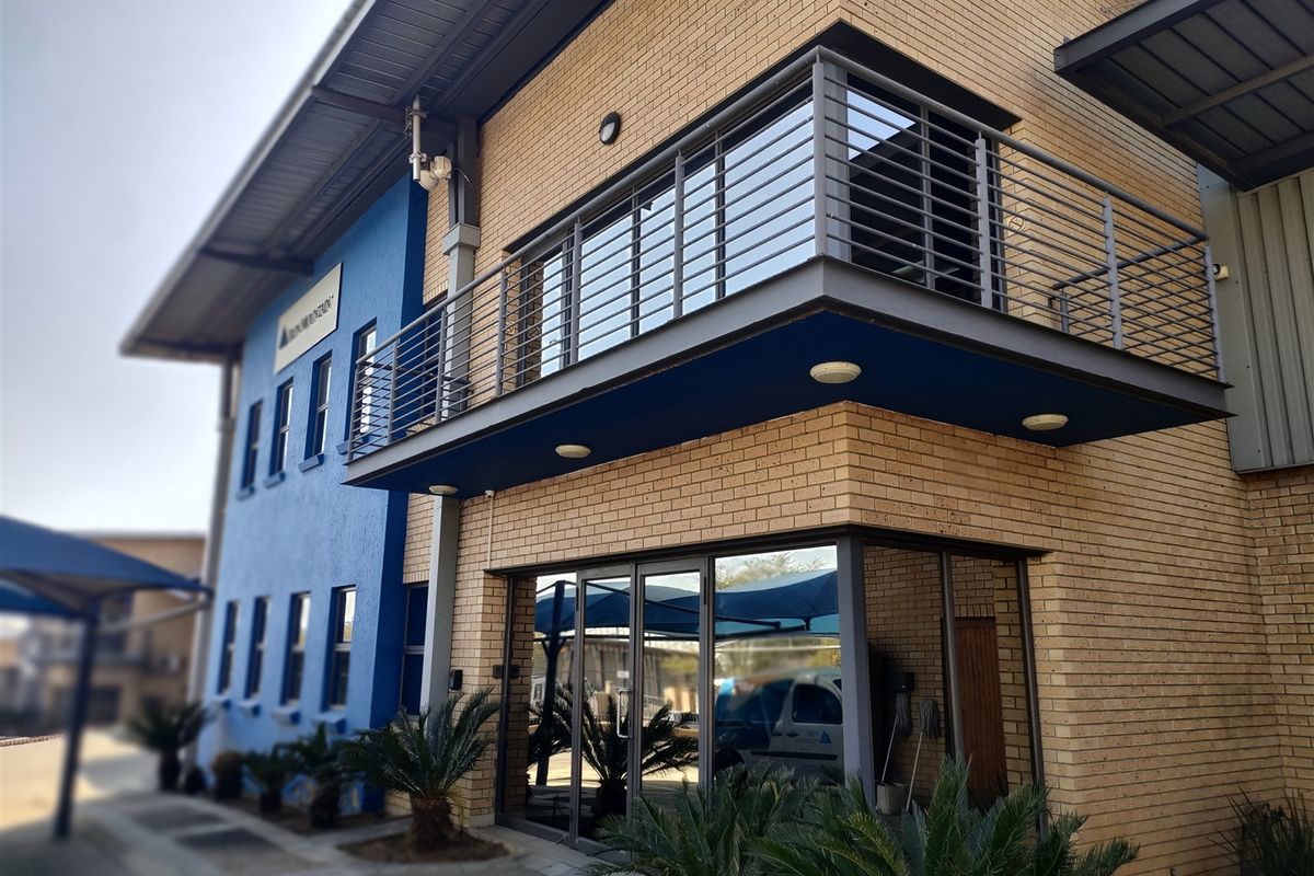 2358m2  Warehouse  - TO LEASE - Photo 3