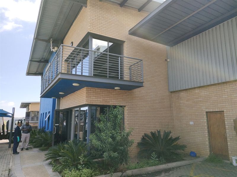 2358m2  Warehouse  - TO LEASE - Photo 2