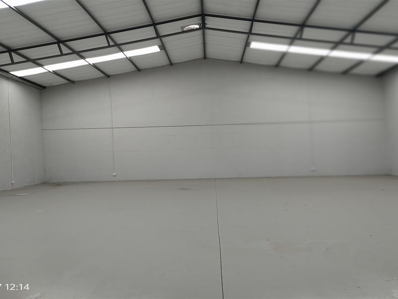 435m2  Warehouse  - TO LEASE - Photo 6