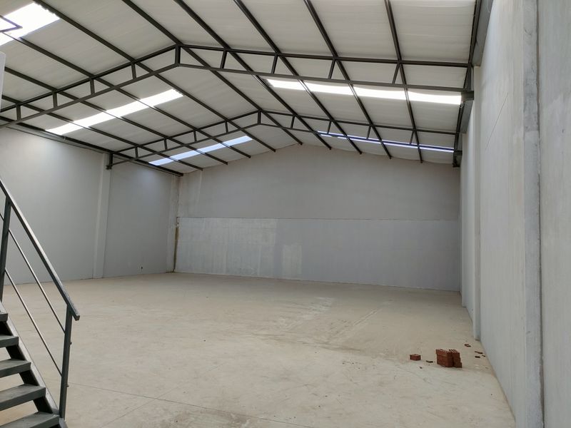435m2  Warehouse  - TO LEASE - Photo 10