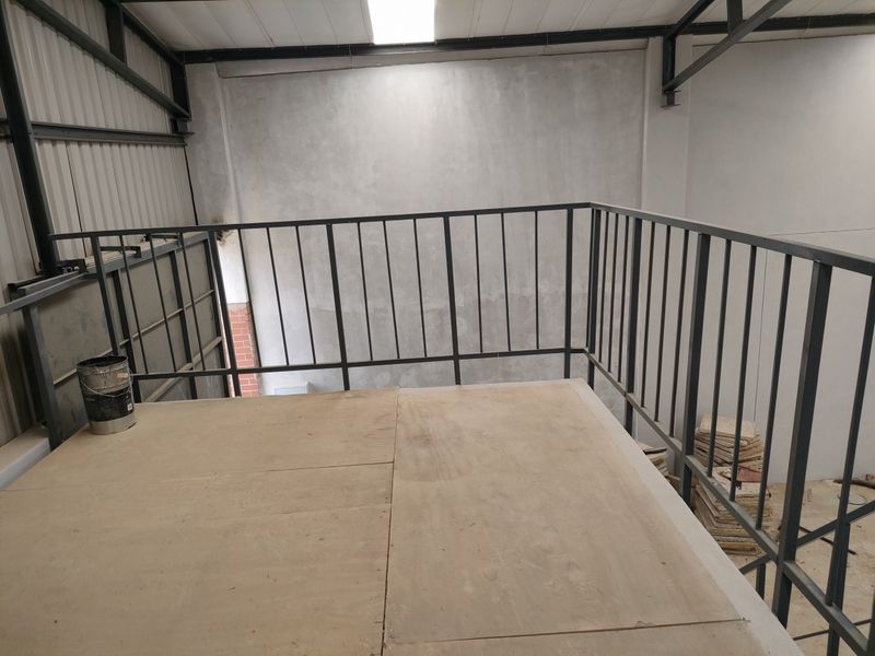 435m2  Warehouse  - TO LEASE - Photo 10