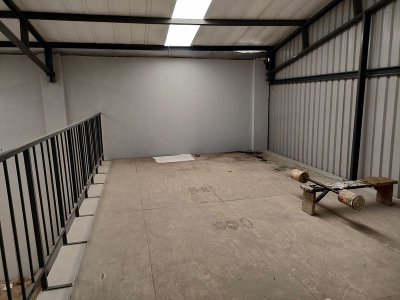 435m2  Warehouse  - TO LEASE - Photo 9