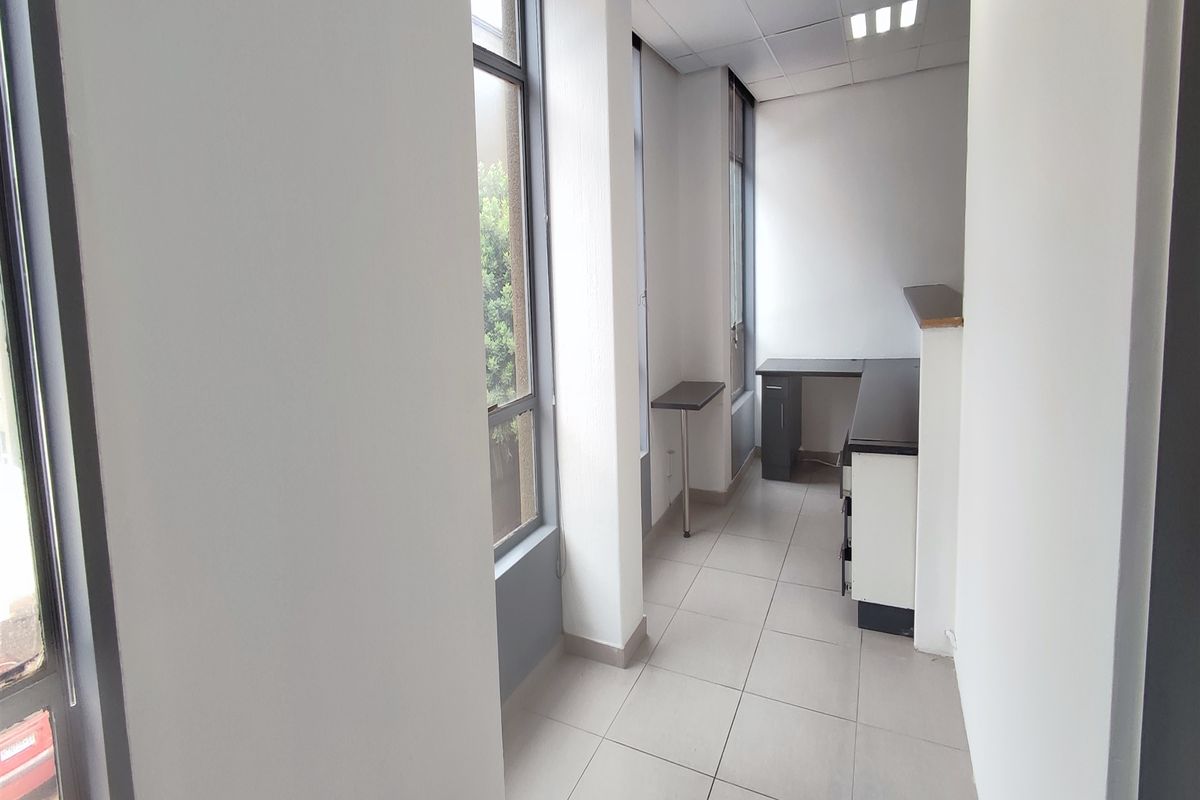 Offices to let in Rosebank - Photo 4