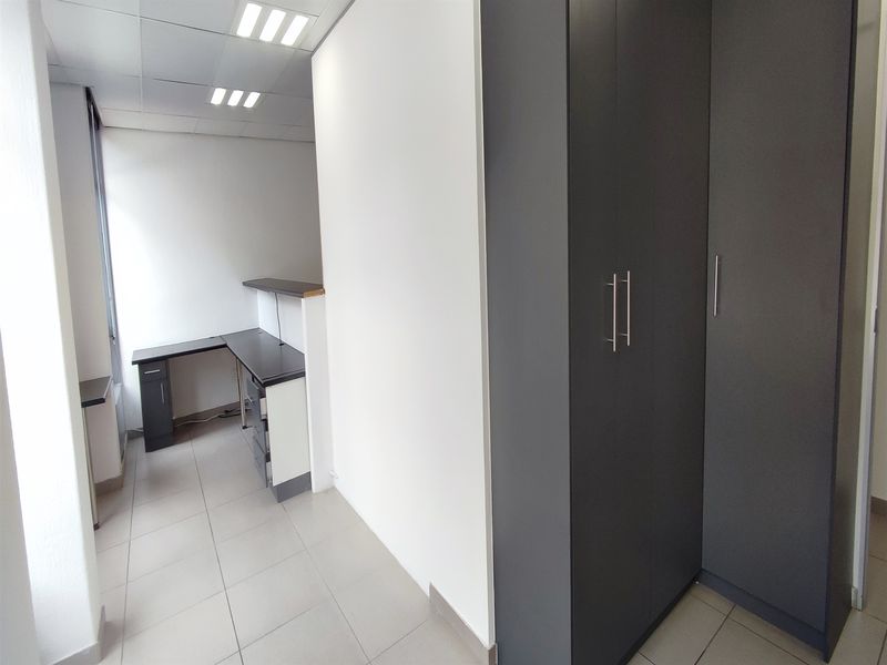 Offices to let in Rosebank - Photo 5