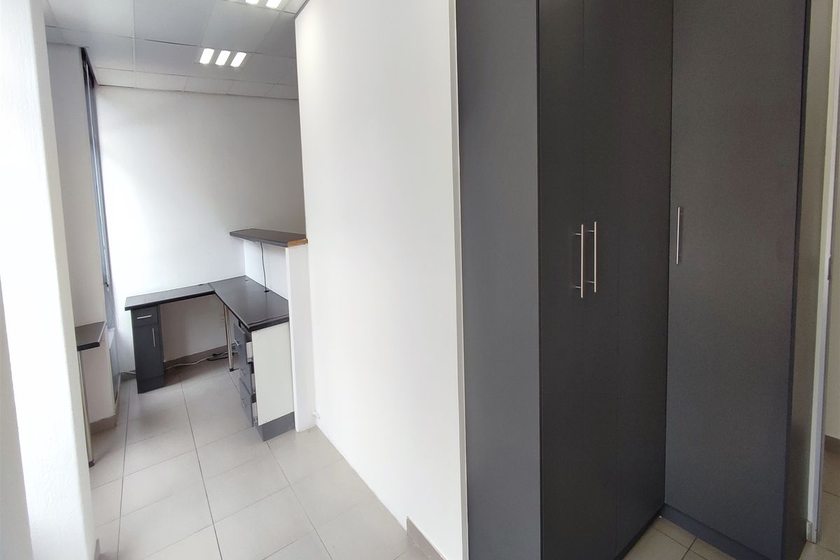 Offices to let in Rosebank - Photo 5