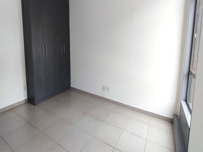 Offices to let in Rosebank - Photo 9