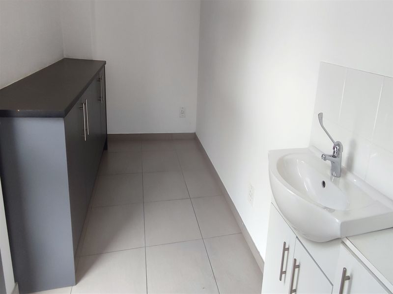 Offices to let in Rosebank - Photo 8