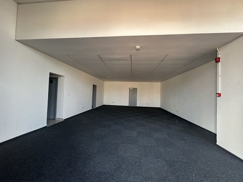 Rent direct! MODERN WAREHOUSE IN PRIME LOCATION – GUERNSEY BUSINESS PARK, IRENE, CENTURION - Photo 8