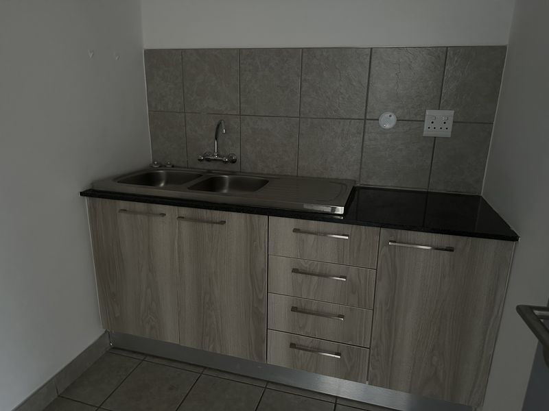 Rent direct! MODERN WAREHOUSE IN PRIME LOCATION – GUERNSEY BUSINESS PARK, IRENE, CENTURION - Photo 10