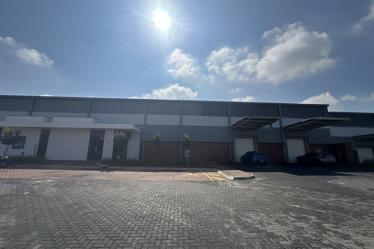 Rent direct! MODERN WAREHOUSE IN PRIME LOCATION – GUERNSEY BUSINESS PARK, IRENE, CENTURION - Photo 2
