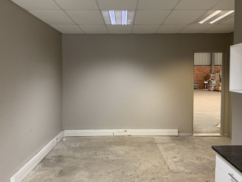 Warehouse to let in Linbro Park - Photo 10