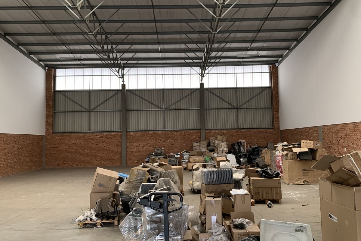 Warehouse to let in Linbro Park - Photo 4