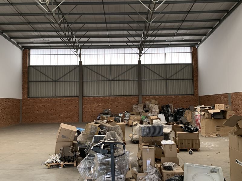 Warehouse to let in Linbro Park - Photo 3