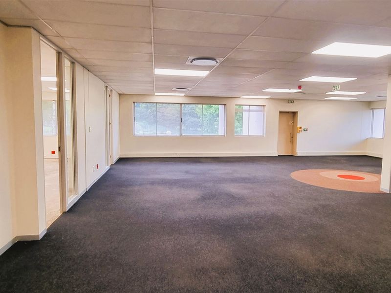 Office space to let in Country Club Estate - Photo 8