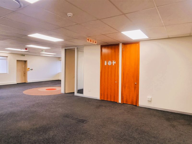 Office space to let in Country Club Estate - Photo 6