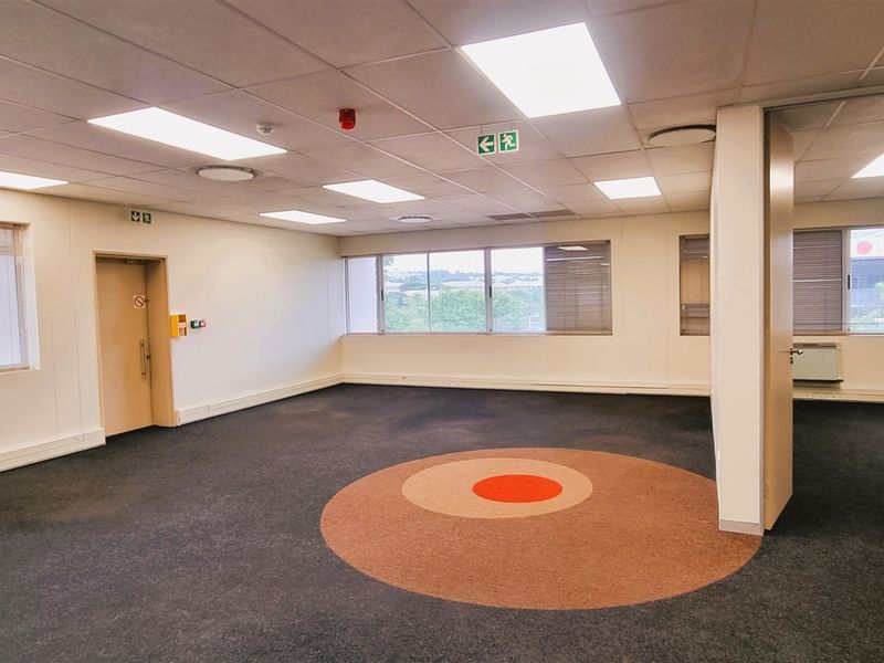 Office space to let in Country Club Estate - Photo 10
