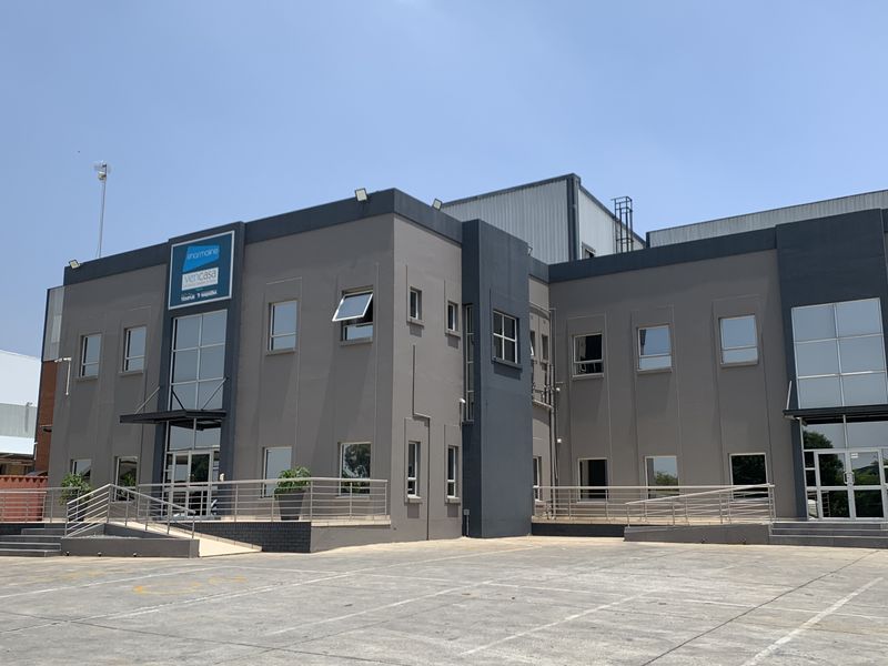 Warehouse to let in Gosforth Park - Photo 2