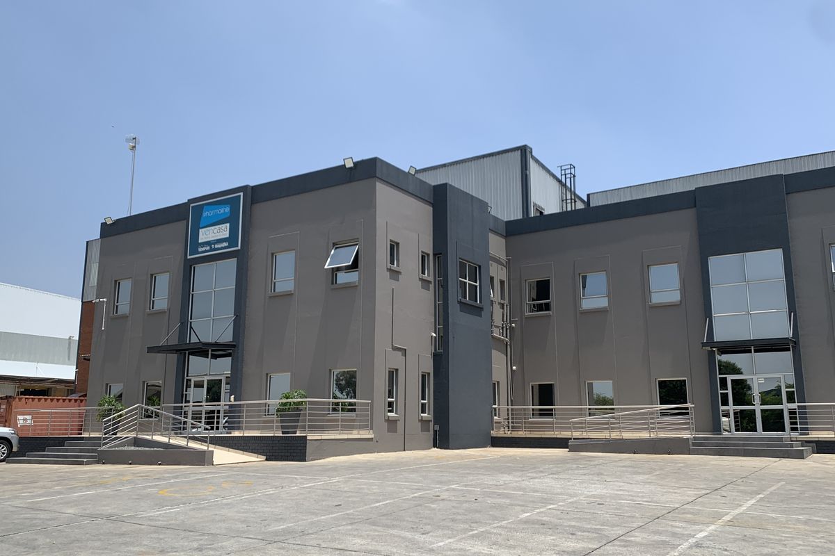 Warehouse to let in Gosforth Park - Photo 2