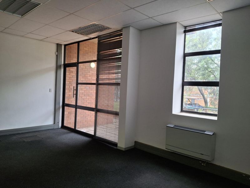 Affordable Office Space at Eco Fusion – Ideal for Budget-Conscious Businesses! - Photo 6