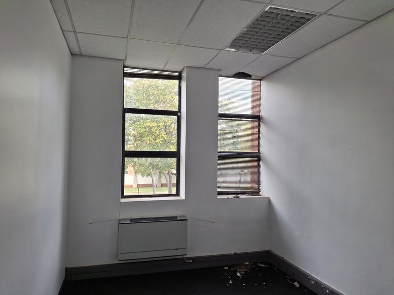 Affordable Office Space at Eco Fusion – Ideal for Budget-Conscious Businesses! - Photo 4