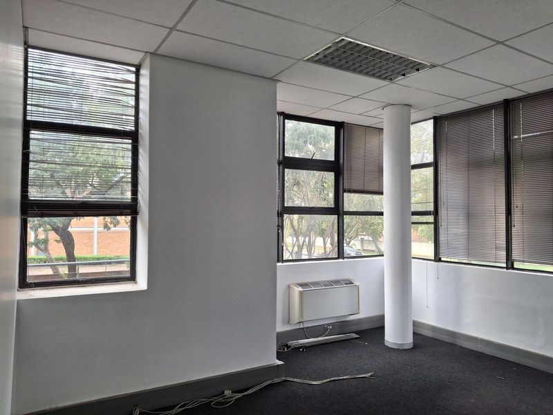 Affordable Office Space at Eco Fusion – Ideal for Budget-Conscious Businesses! - Photo 5