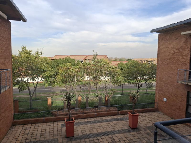 Affordable Office Space at Eco Fusion – Ideal for Budget-Conscious Businesses! - Photo 9