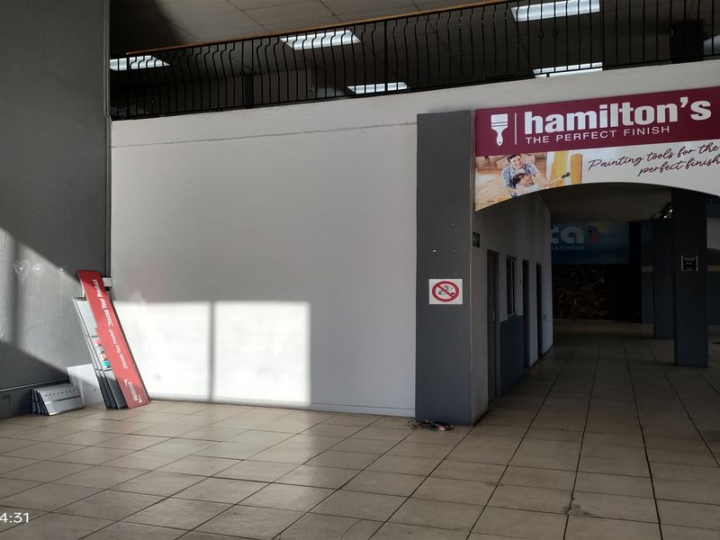 2618m2  Showroom, offices and Warehouse  - TO LEASE - Photo 10