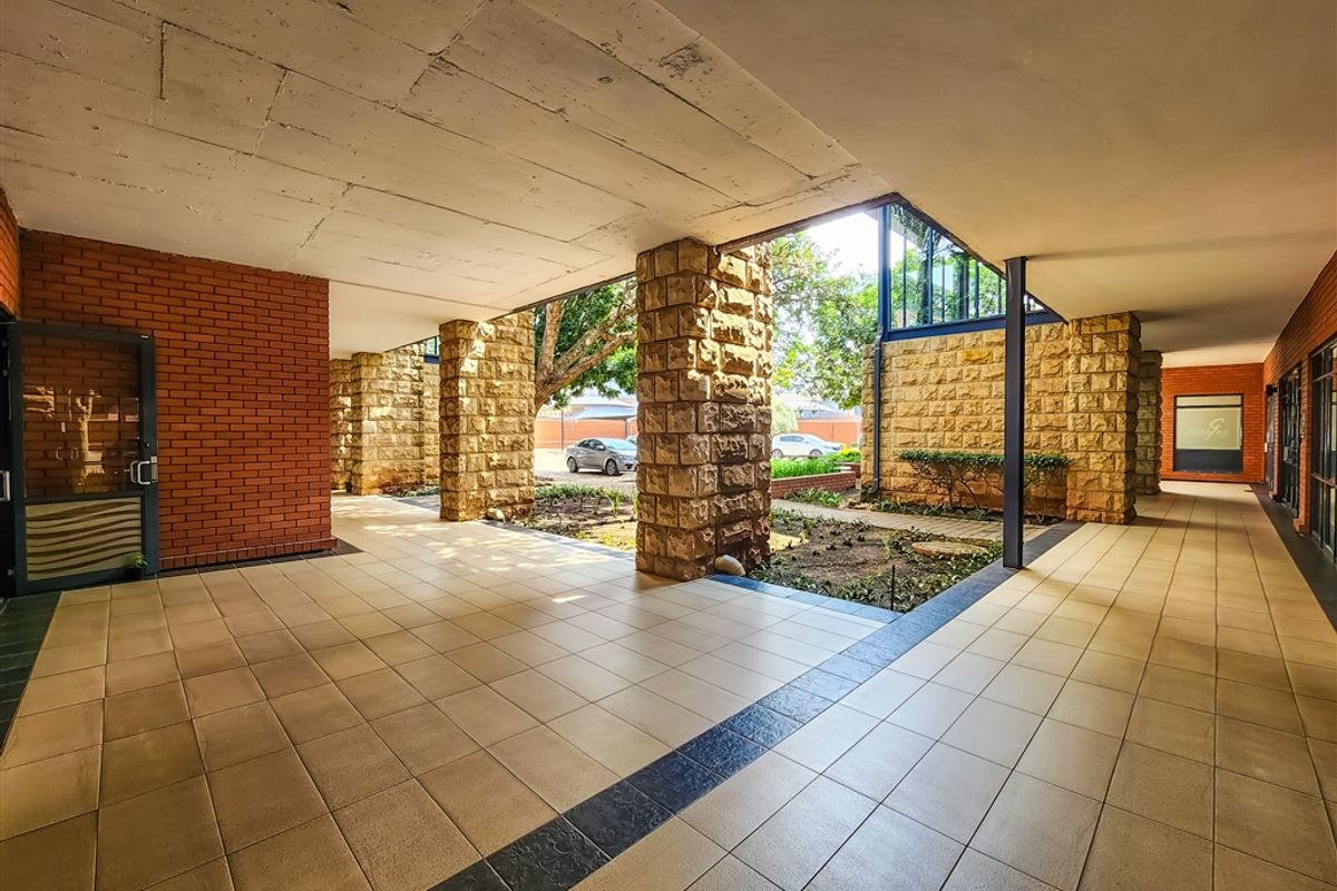 Ground Floor Sectional Title Office For Sale in Ruimsig - Photo 4