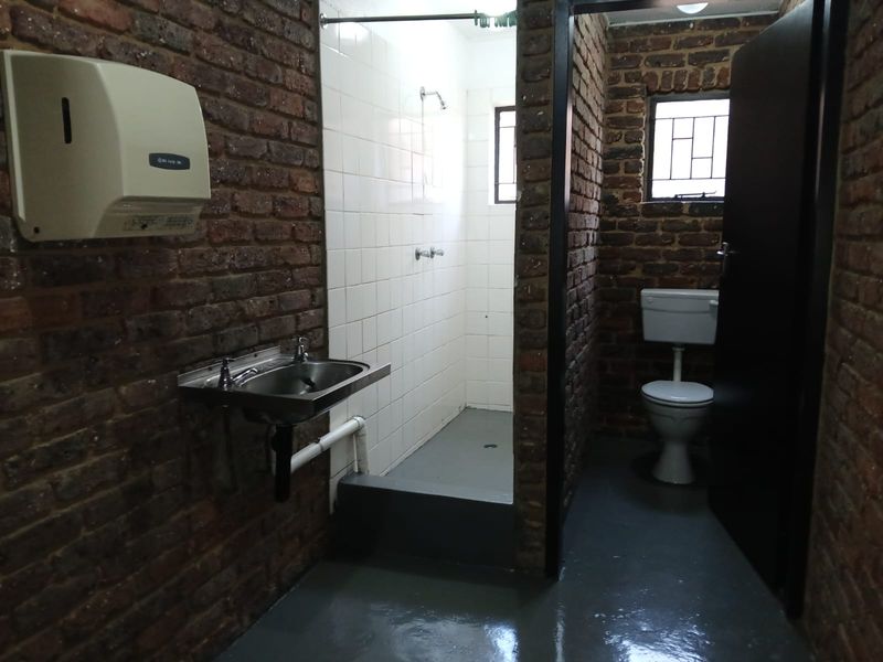 Modern, Low-Maintenance Warehouse/Workshop for Sale - Photo 9
