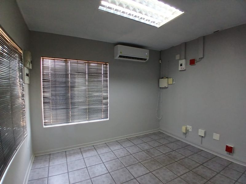 Modern, Low-Maintenance Warehouse/Workshop for Sale - Photo 7