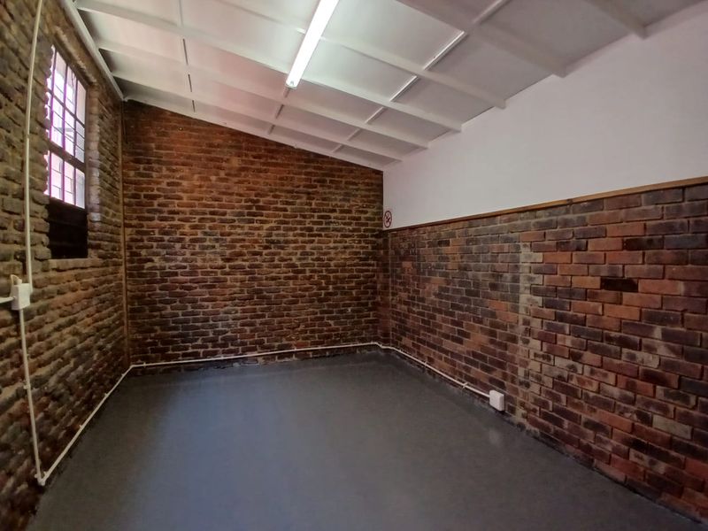 Modern, Low-Maintenance Warehouse/Workshop for Sale - Photo 4
