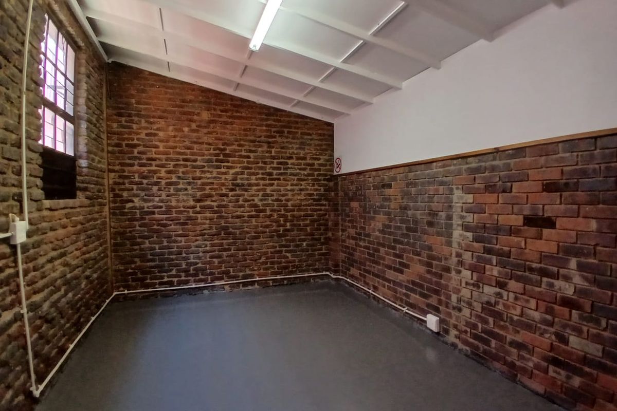 Modern, Low-Maintenance Warehouse/Workshop for Sale - Photo 4